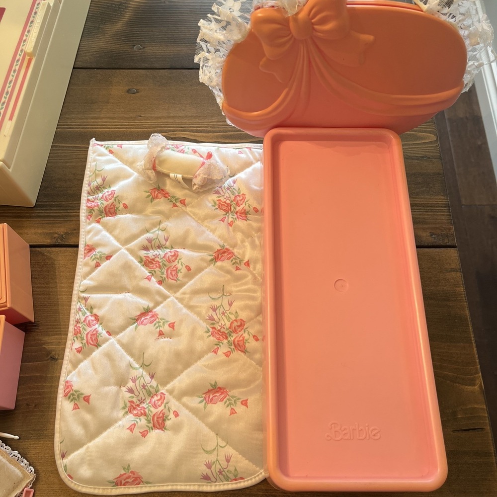 Vintage Barbie 1980s Sweet Roses Doll Bedding Kitchen Furniture Lot Mattel READ - Picture 4 of 16
